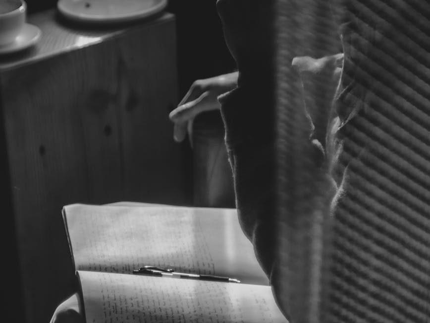 Journalling putting pen to paper and doing the morning pages from The Artist's Way by Julia Camerson.